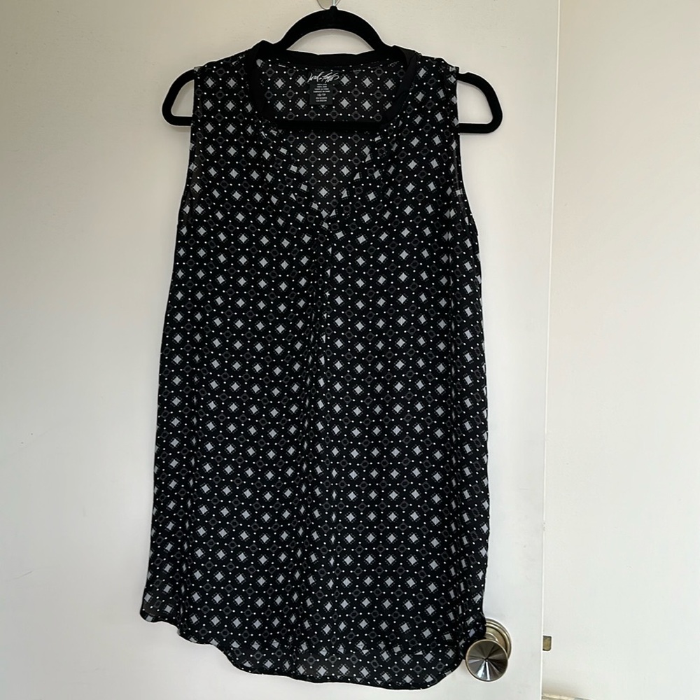 Lord & Taylor black and white sleeveless silk tunic